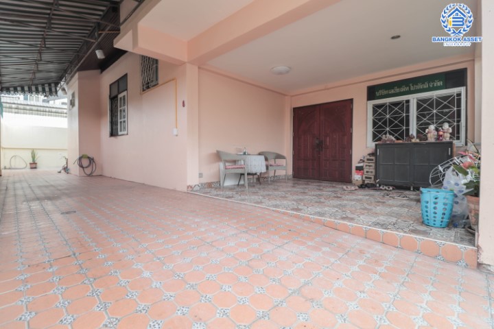 *****บ้านเดี่ยวมือสอง ซ.ประดิษฐ์มนูธรรม7 บนเนื้อที่ 69 ตร.ว. ฟังก์ชัน 4 ห้องนอน 2 ห้องน้ำ จอดรถได้ 2 คัน  บนทำเลเดินทางสะดวก เชื่อมต่อถนนลาดพร้าว และประดิษฐ์มนูธรรม(เลียบทางด่วน) ใกล้รถไฟฟ้าสายสีน้ำเงิน "สถานีลาดพร้าว"